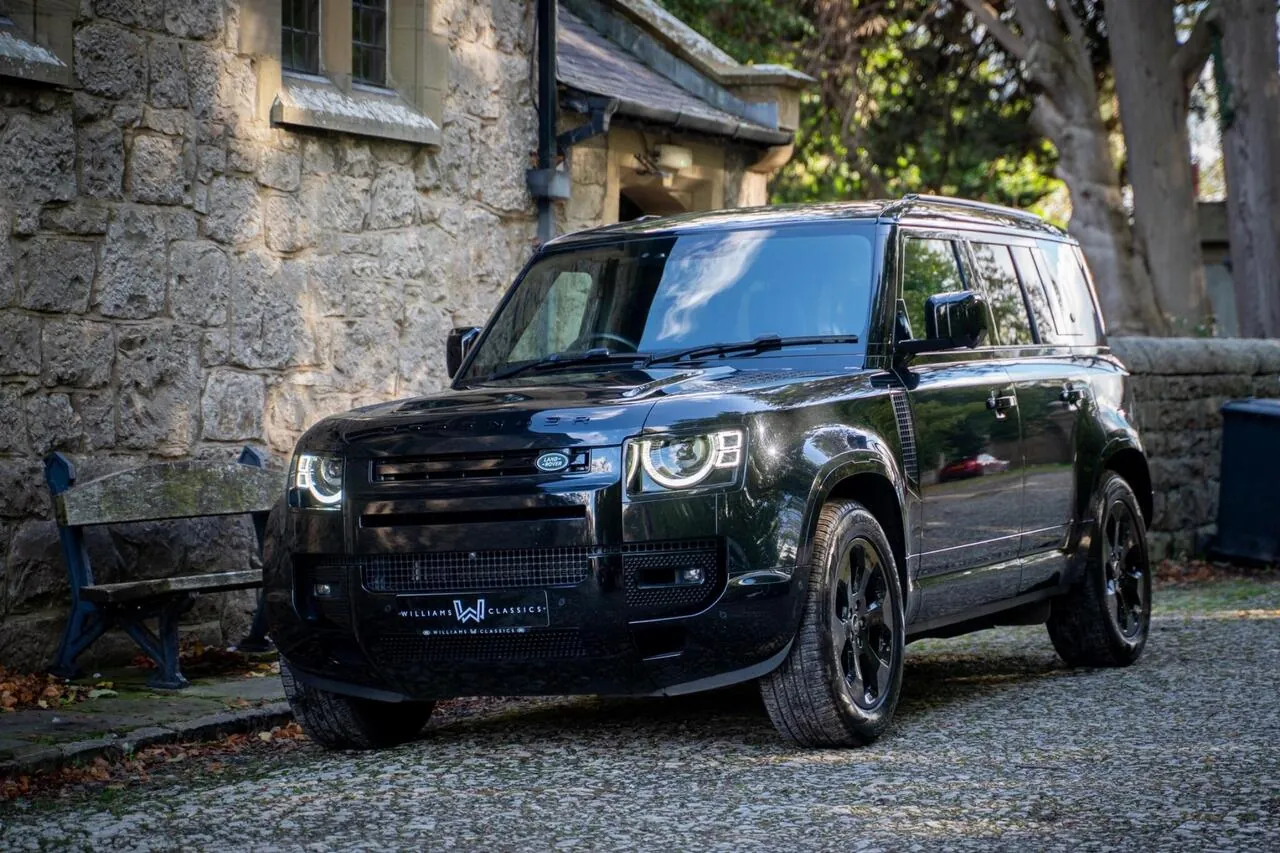 Land Rover Defender 110 2023 photo 2