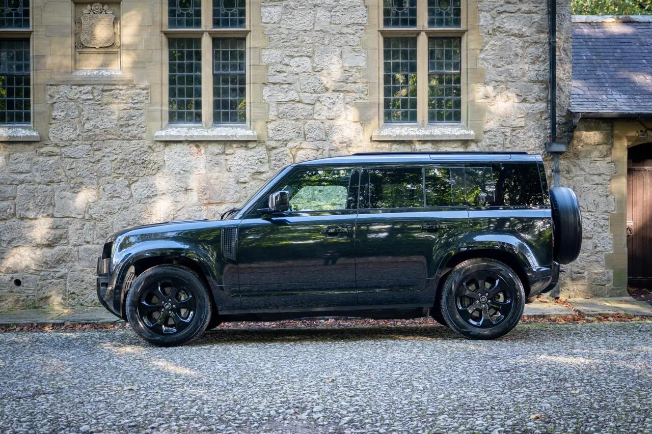 Land Rover Defender 110 2023 photo 4