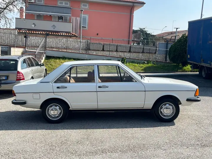 Audi 80 1978 photo 4