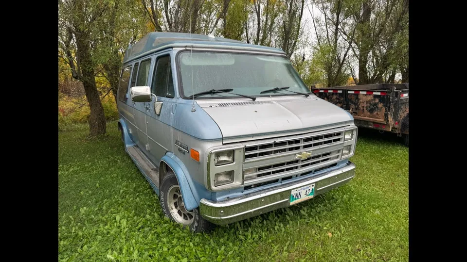 Chevrolet Van 1988 photo 2