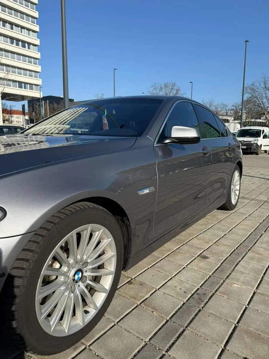 BMW 5 Series 2010 photo 2