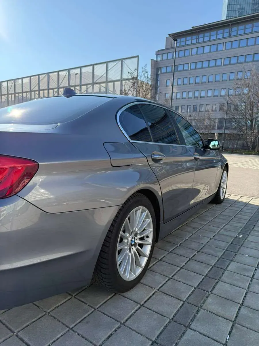 BMW 5 Series 2010 photo 3
