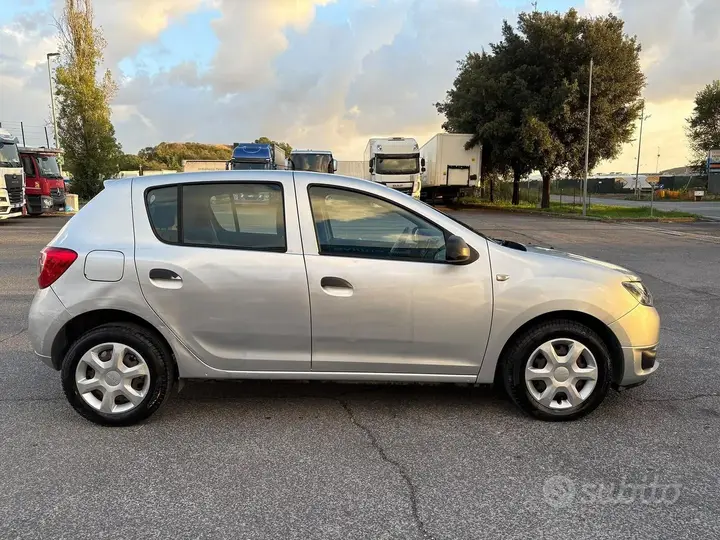 Dacia Sandero 2015 photo 2