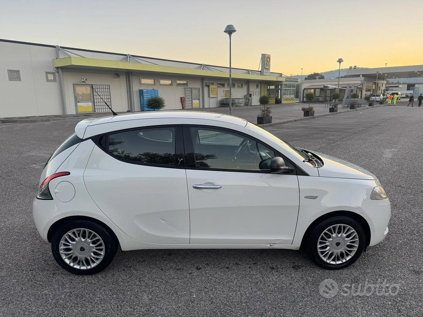 Lancia Ypsilon 2016 photo 2