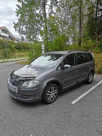 Volkswagen Touran 2007 photo 2