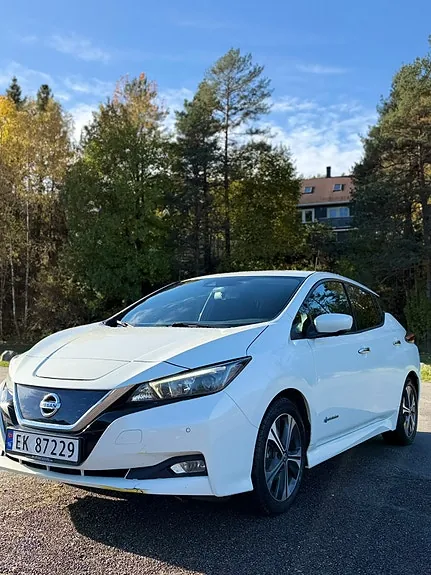 Nissan Leaf 2018 photo 2