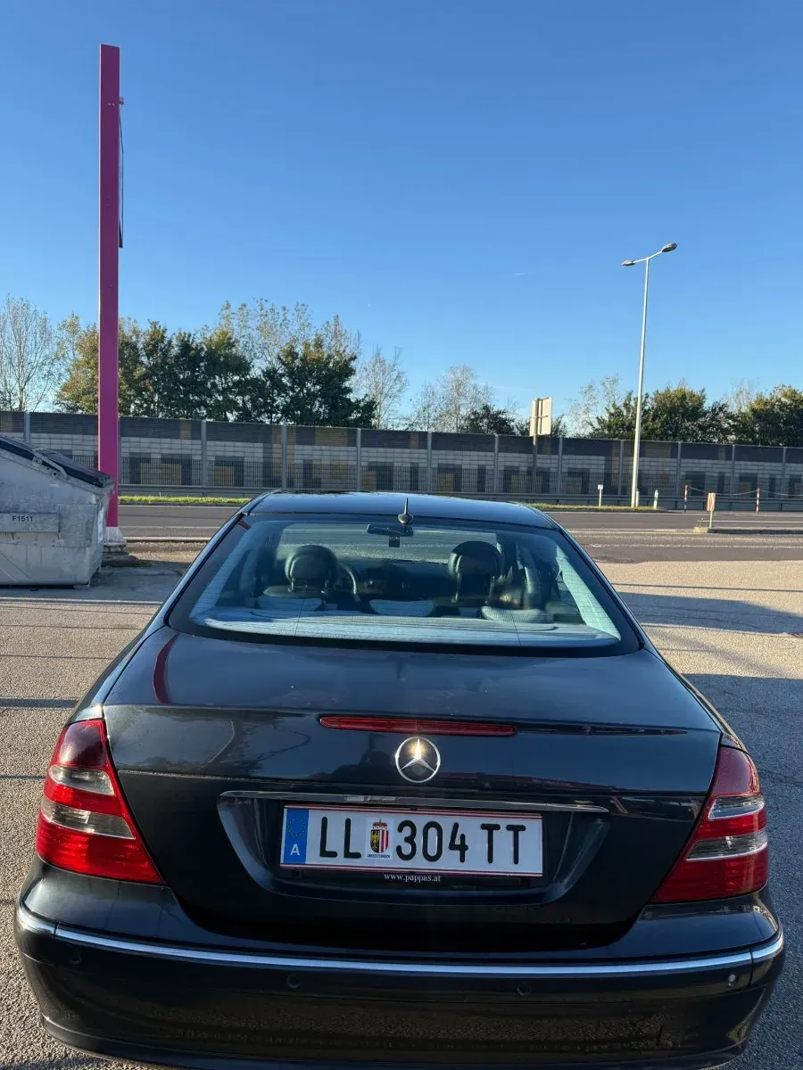 Mercedes-Benz E-Class 1993 photo 2