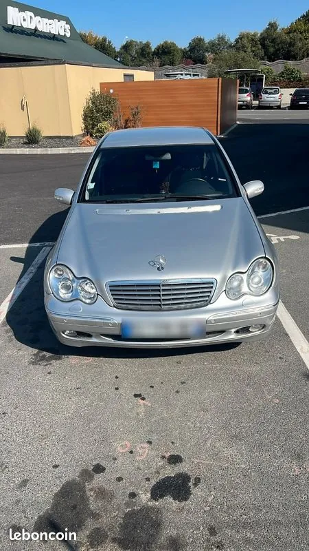 Mercedes-Benz C-Class 2004 photo 2