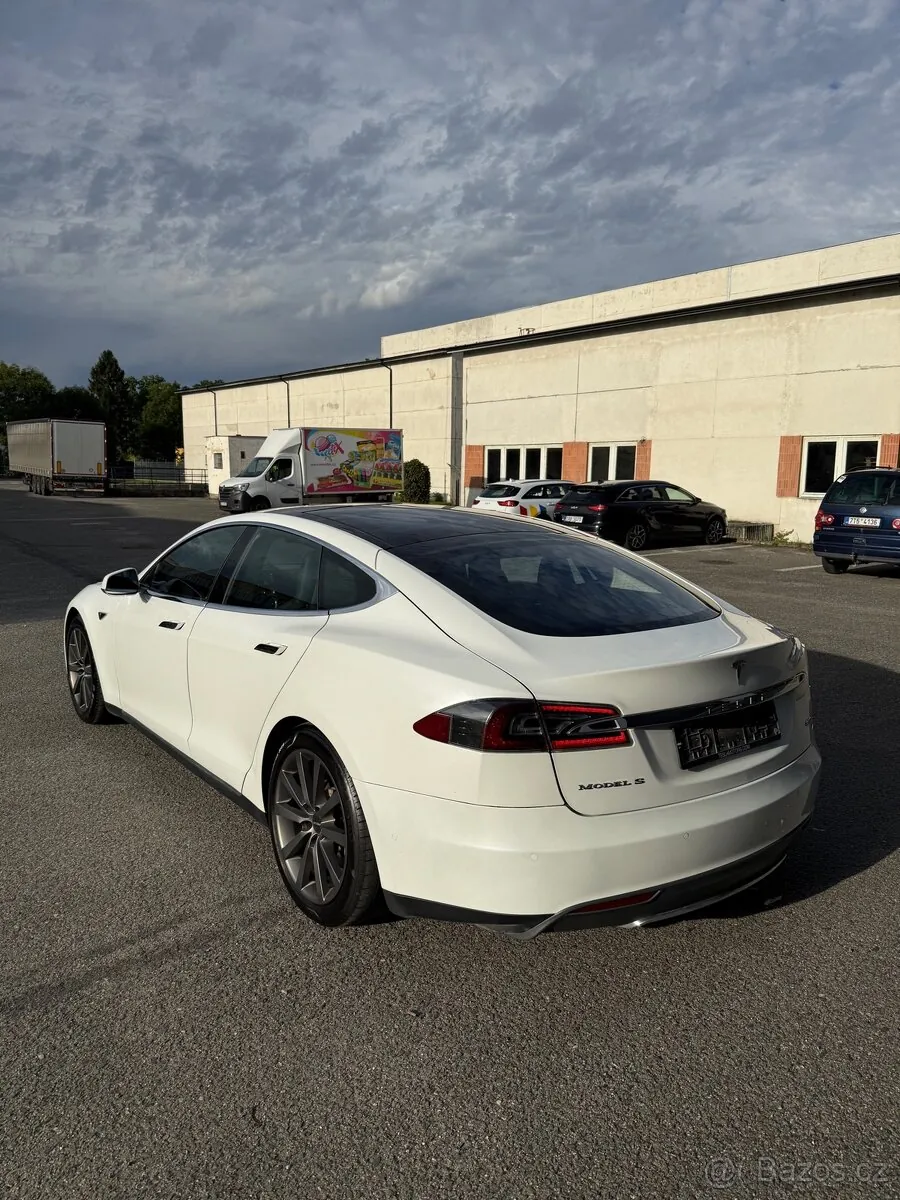 Tesla Model S 2015 photo 3