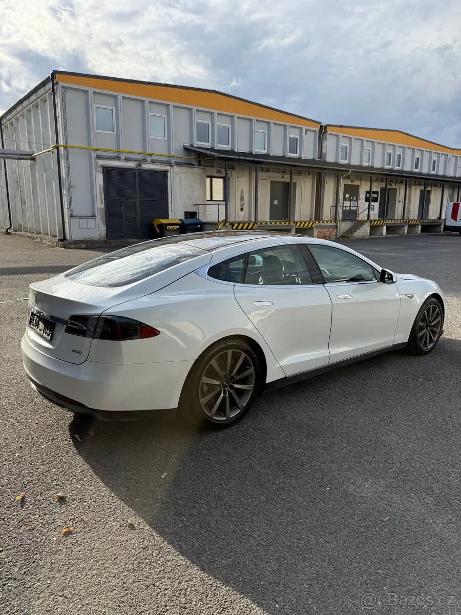 Tesla Model S 2015 photo 5