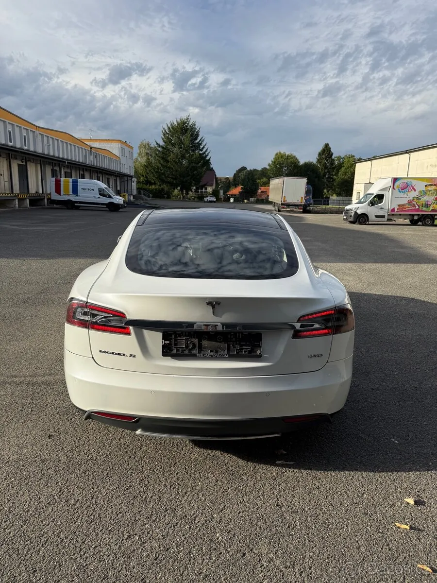 Tesla Model S 2015 photo 4