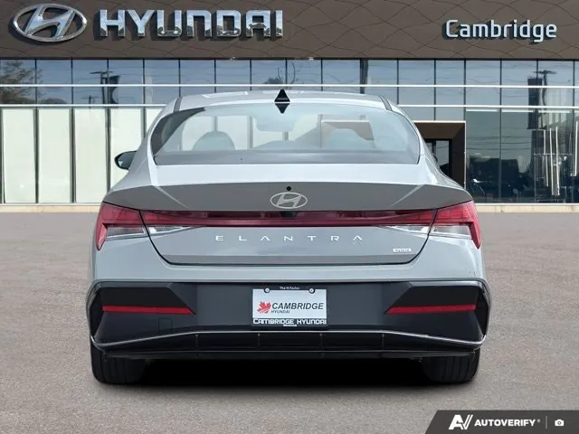 Hyundai Elantra 2025 photo 4