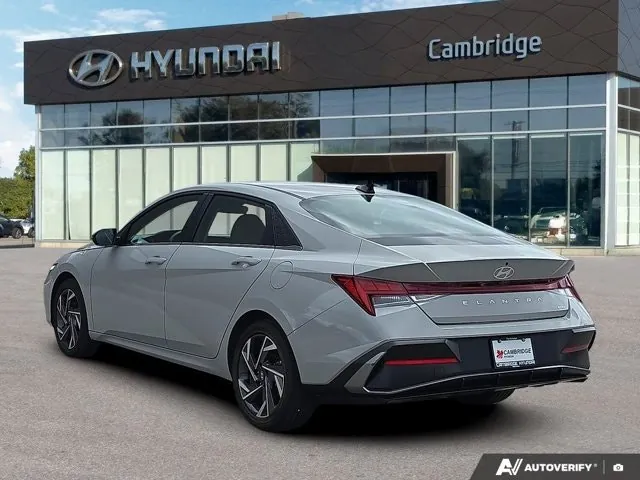 Hyundai Elantra 2025 photo 3
