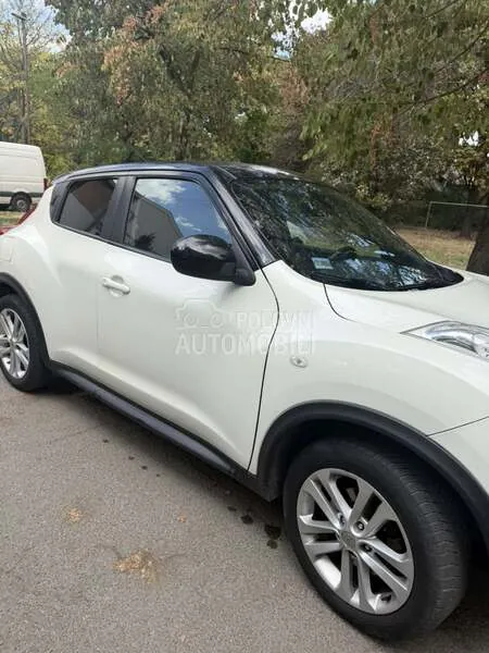 Nissan Juke 2010 photo 2