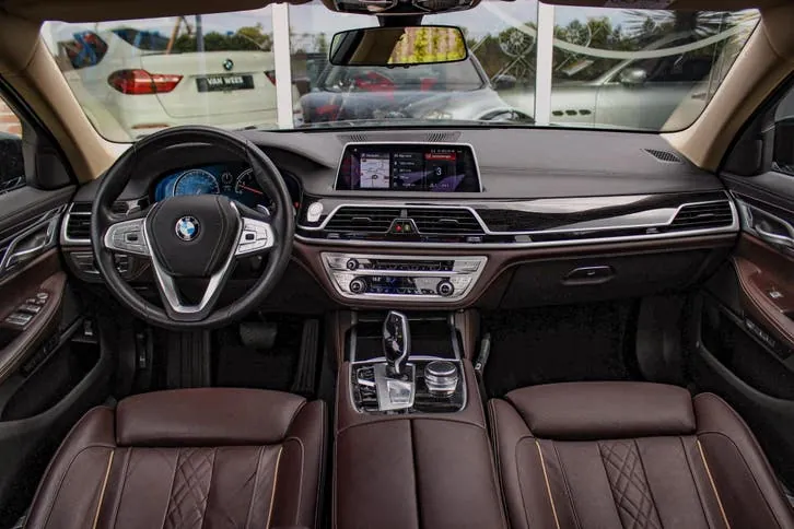 BMW 7-Serie 2018 photo 3