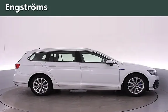 Volkswagen Passat 2022 photo 2
