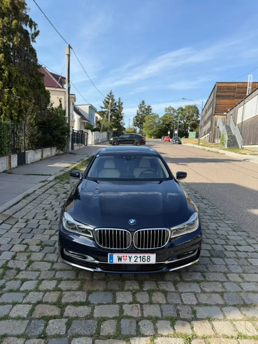 BMW 7 Series 2016 photo 2