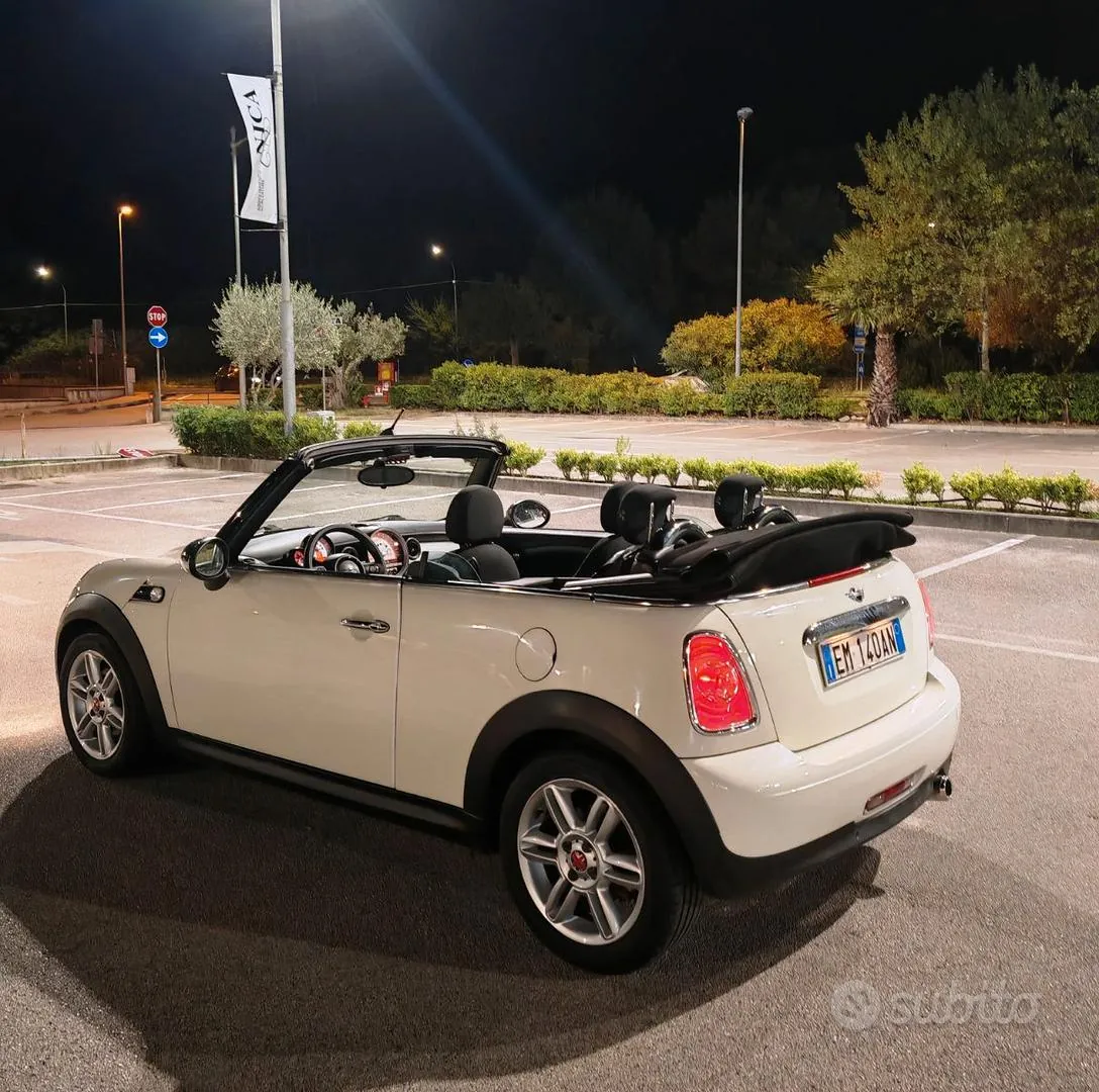 Mini Cooper Cabrio 2012 photo 3