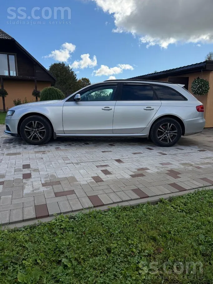 Audi A4 2009 photo 2