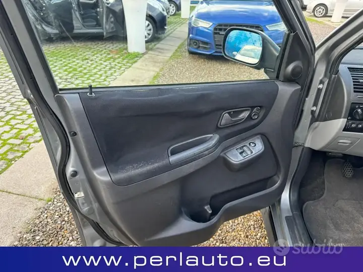 Suzuki Ignis 2007 photo 5
