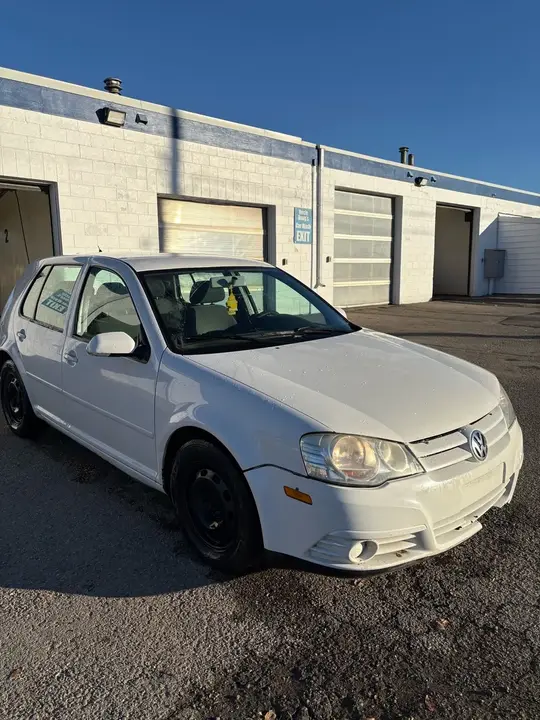 Volkswagen Golf 2010 photo 2