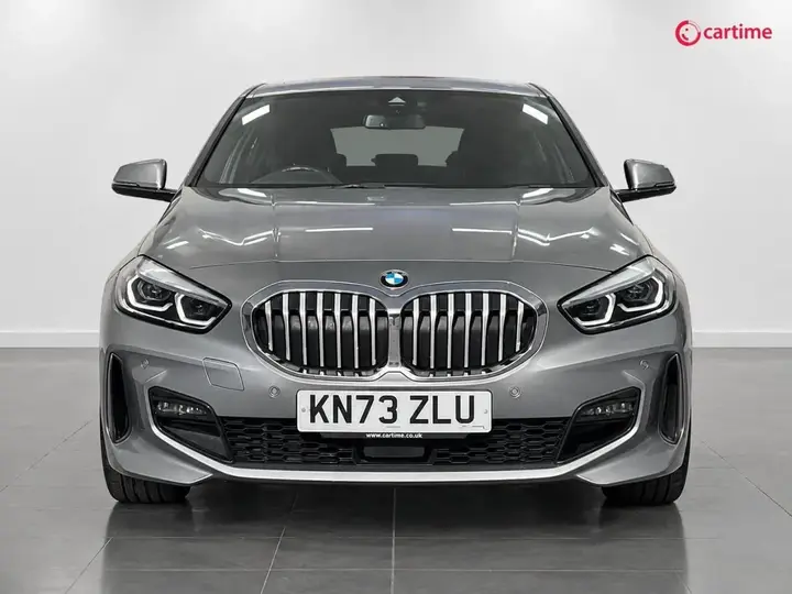 BMW 1 Series 2023 photo 2