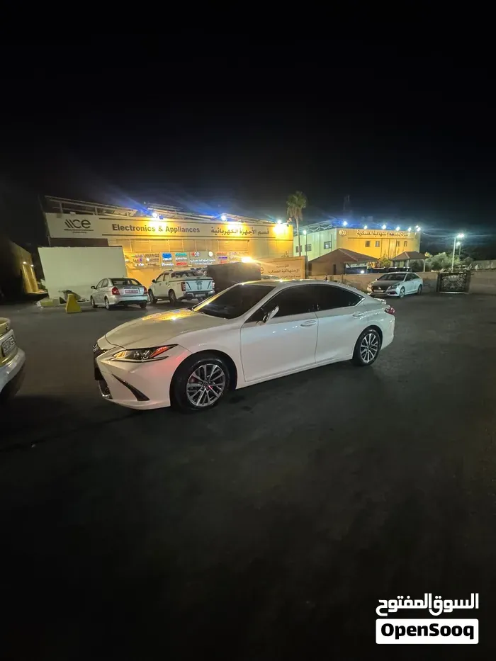 Lexus Es 300H 2023 photo 3