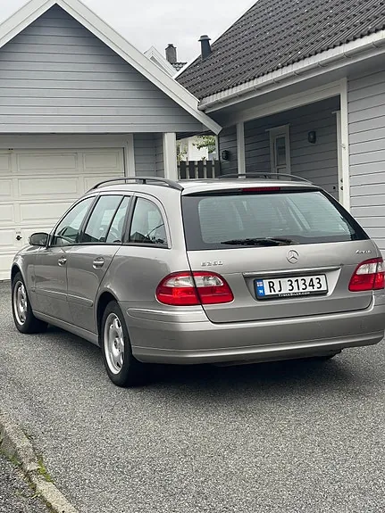 Mercedes-Benz 260 E 2004 photo 5