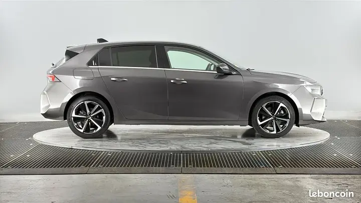 Opel Astra 2023 photo 4