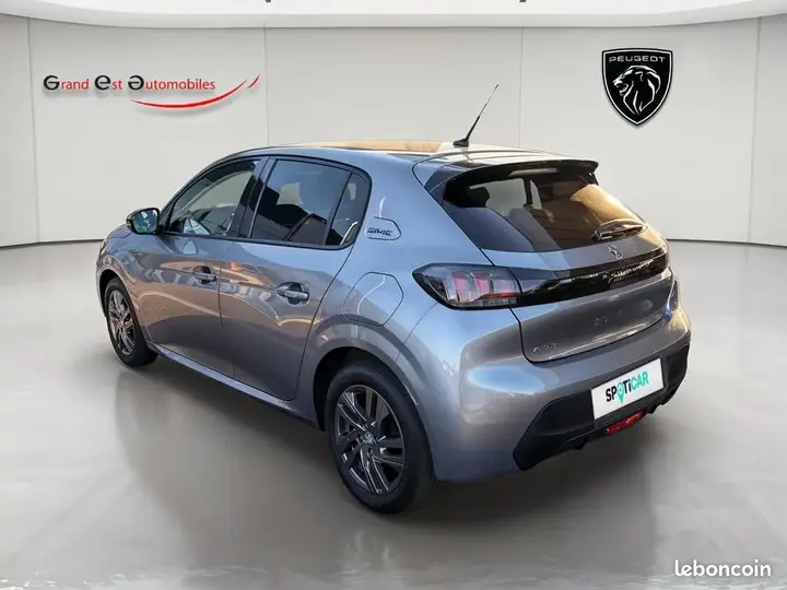 Peugeot 208 2022 photo 3