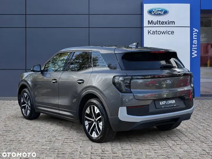 Ford Explorer 2026 photo 3