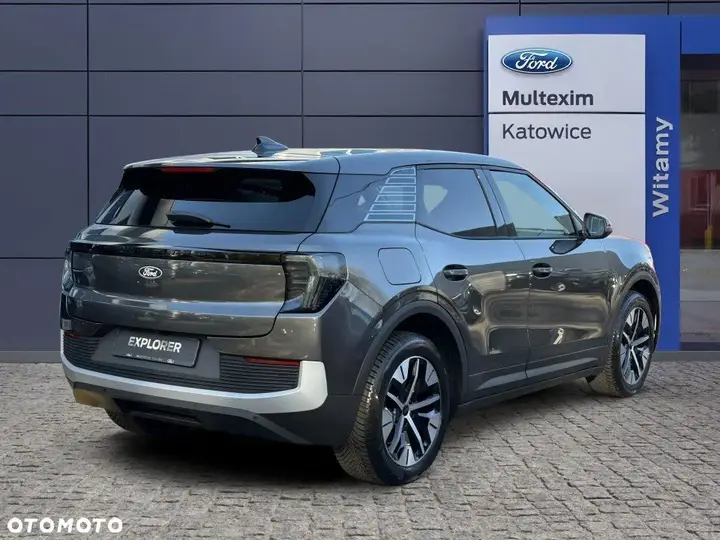 Ford Explorer 2026 photo 5