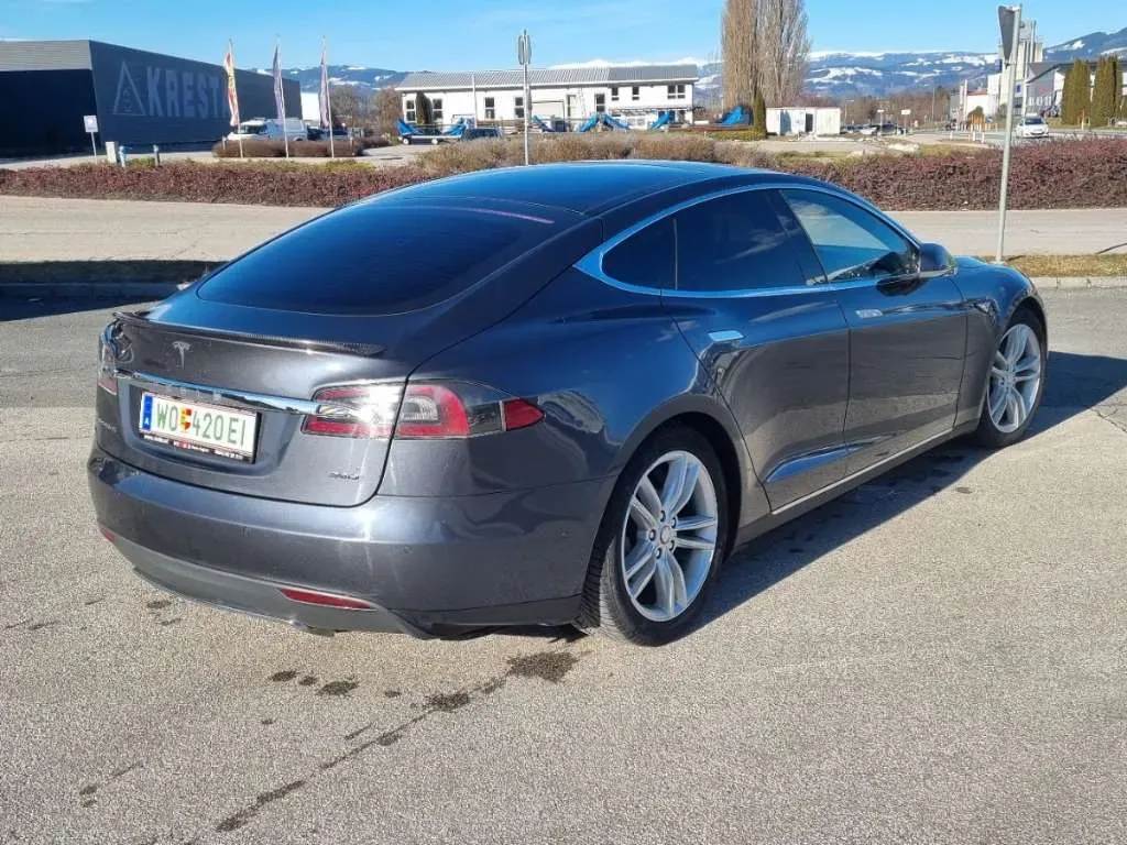 Tesla Model S 2015 photo 2