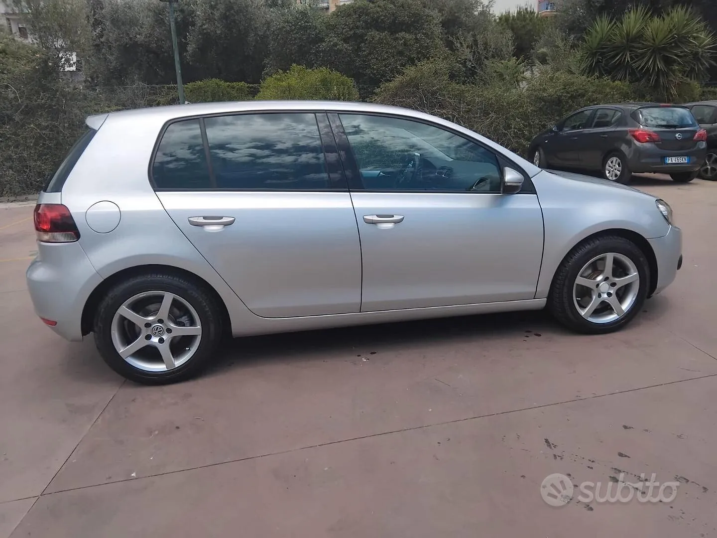 Volkswagen Golf 2010 photo 3