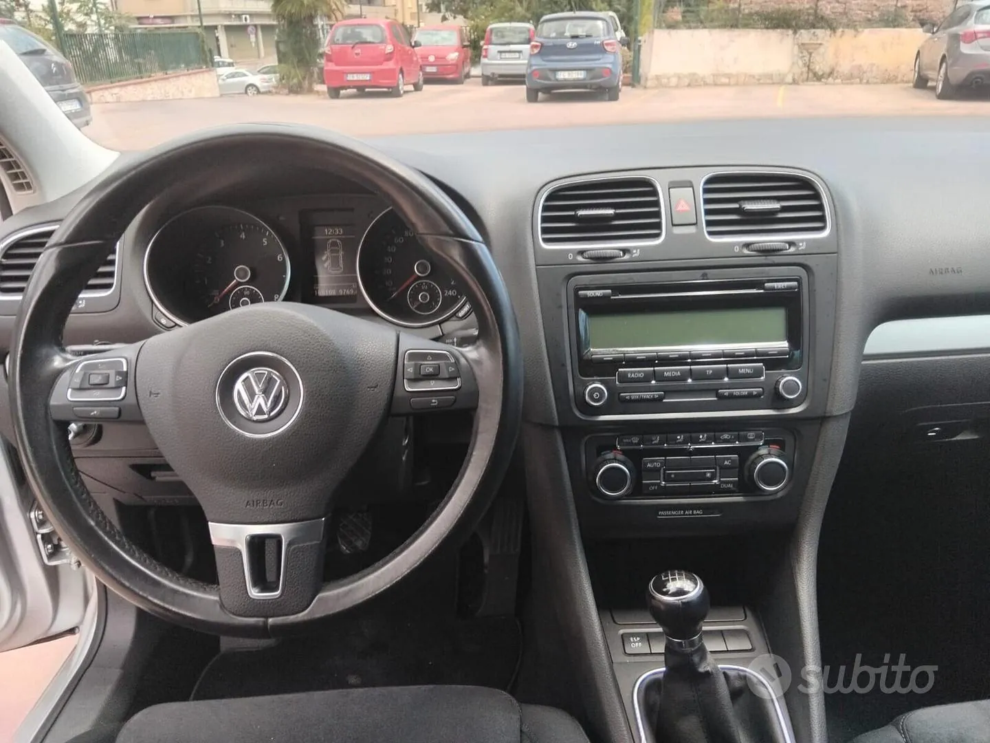 Volkswagen Golf 2010 photo 2