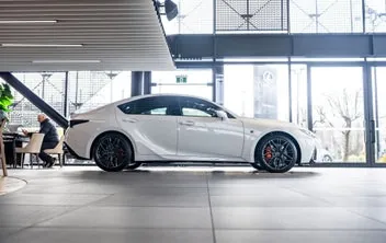 Lexus Is 500 2024 photo 3