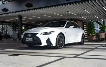 Lexus Is 500 2024 photo 2