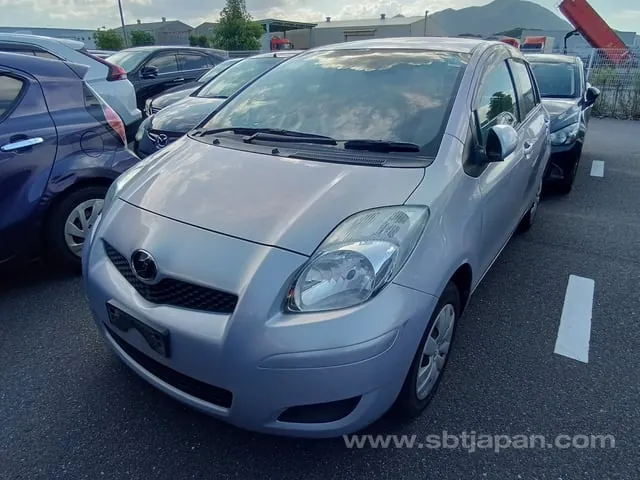 Toyota Vitz F 2009 photo 2