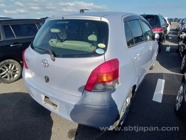 Toyota Vitz F 2009 photo 4