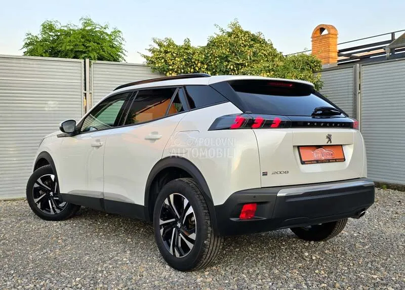 Peugeot 2008 2021 photo 5