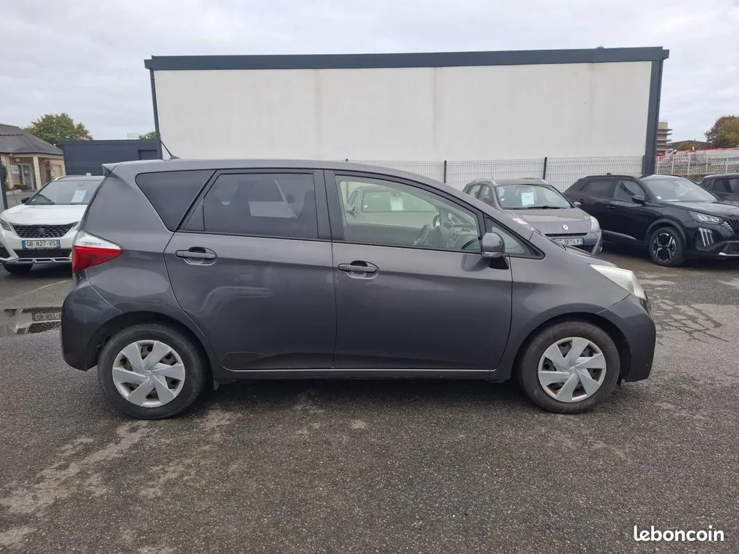 Toyota Verso-S 2013 photo 4