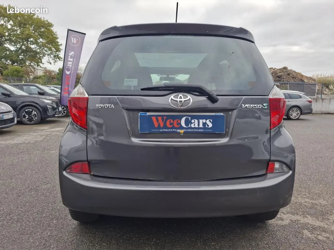 Toyota Verso-S 2013 photo 5