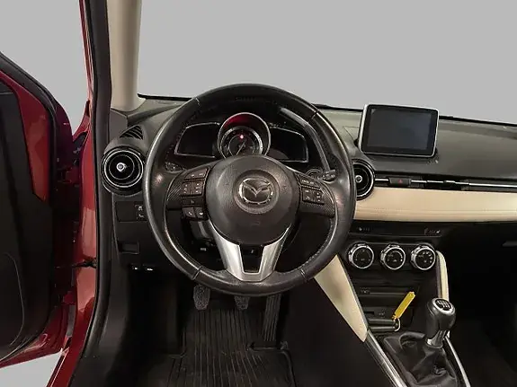 Mazda 2 2016 photo 3
