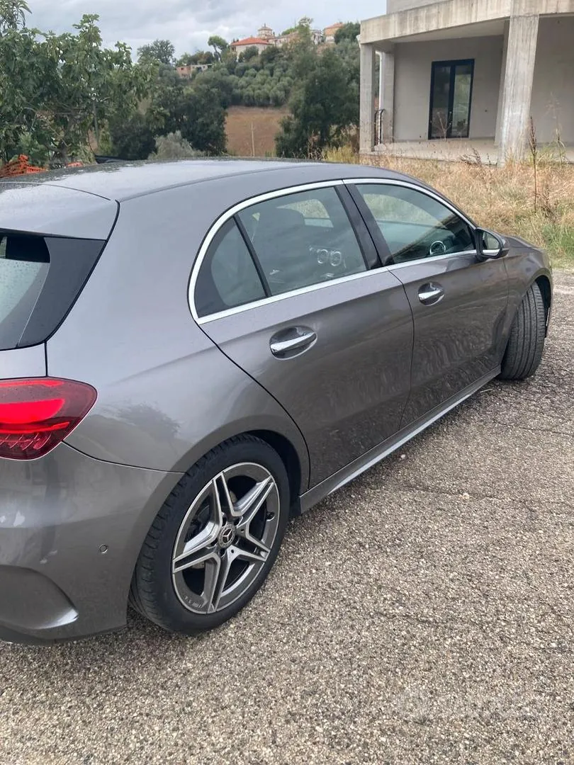 Mercedes-Benz A 180 2023 photo 2