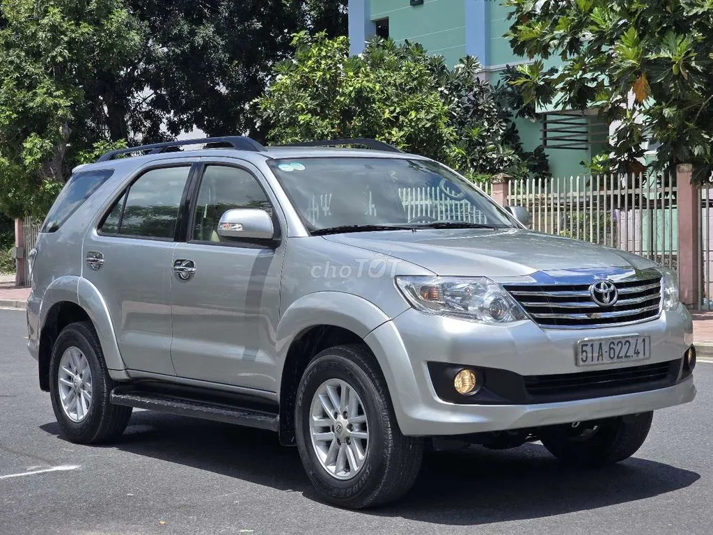 Toyota Fortuner 2013 photo 2