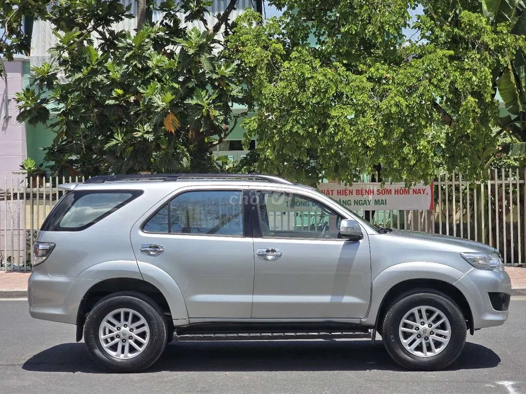 Toyota Fortuner 2013 photo 4