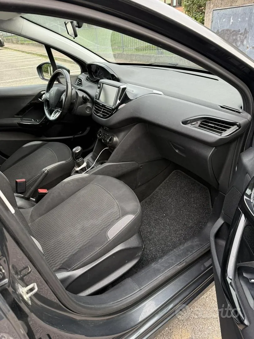Peugeot 208 2016 photo 3
