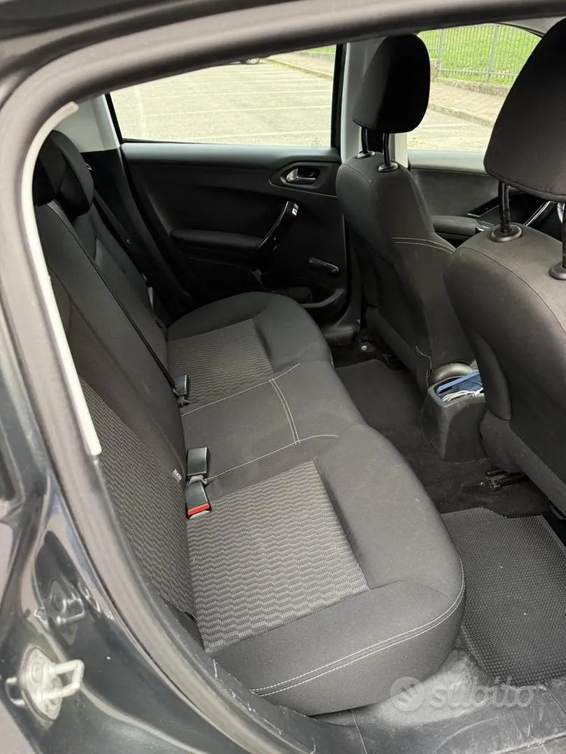 Peugeot 208 2016 photo 2