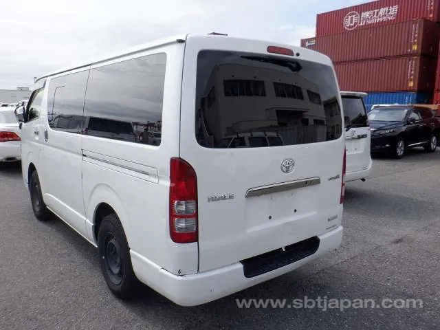 Toyota Hiace Van 2017 photo 3