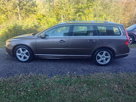 Volvo V70 2013 photo 2